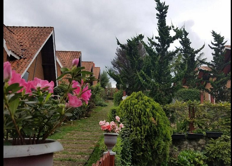 Chalezinho de montanha no centrinho de Monte Verde