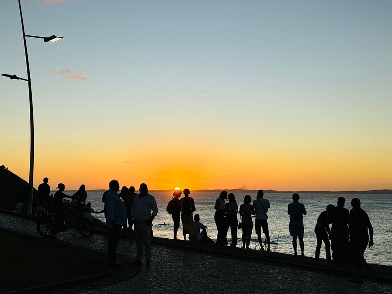 Farol da Barra em frente á praia